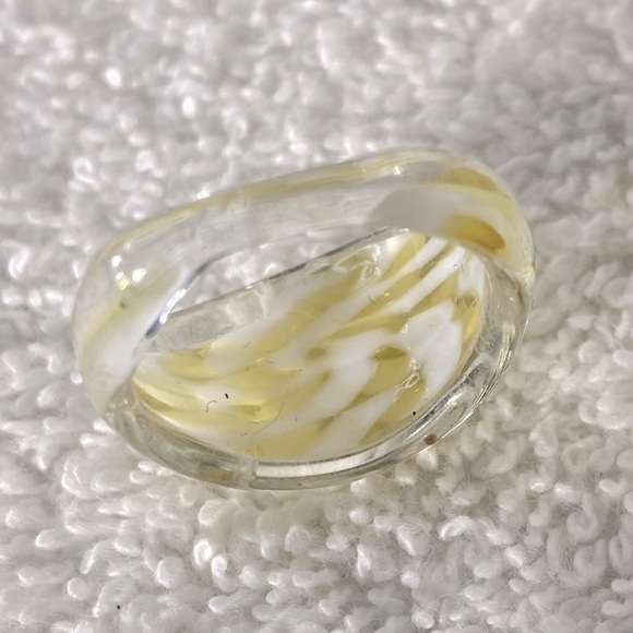 Vintage Art Glass Handmade Clear White Yellow Band Ring - Picture 10 of 11